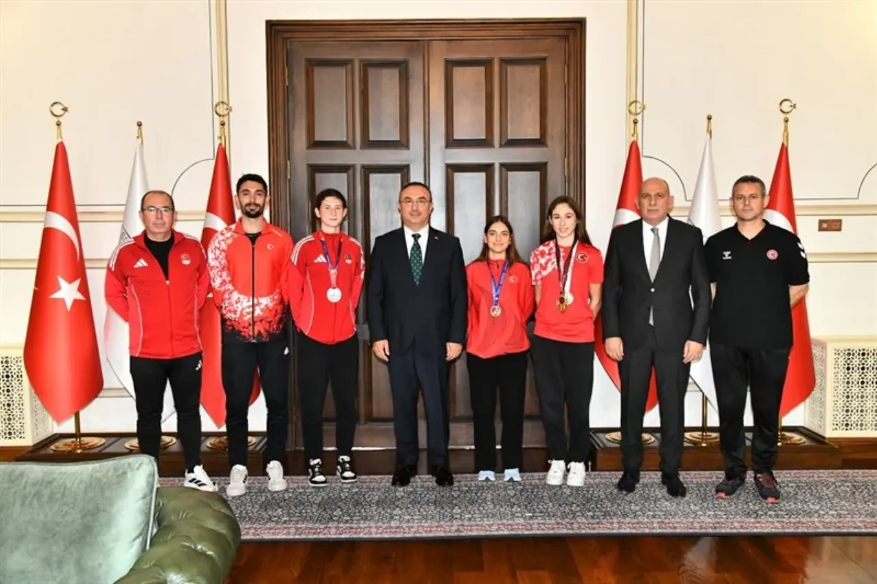 Vali Soytürk'ten Başarılı Sporculara Tebrik Ziyareti